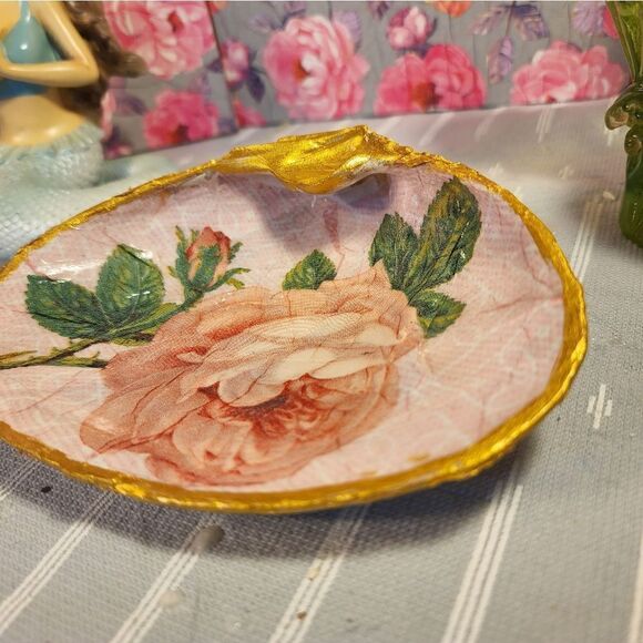 DECOUPAGE CLAM SHELL DECOUPAGE FLOWERS TRINKET DISH - Picture 6 of 10